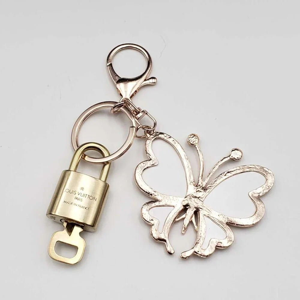 Louis Vuitton Gold Lock 🔑 Authentic LV Padlock + Bag Unbranded Butterfly Charm - Picture 2 of 8